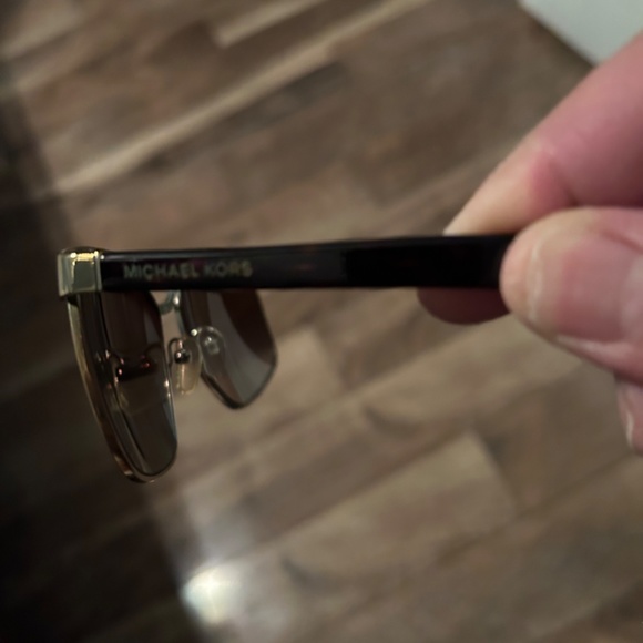 Michael Kors sun glasses - Picture 3 of 4
